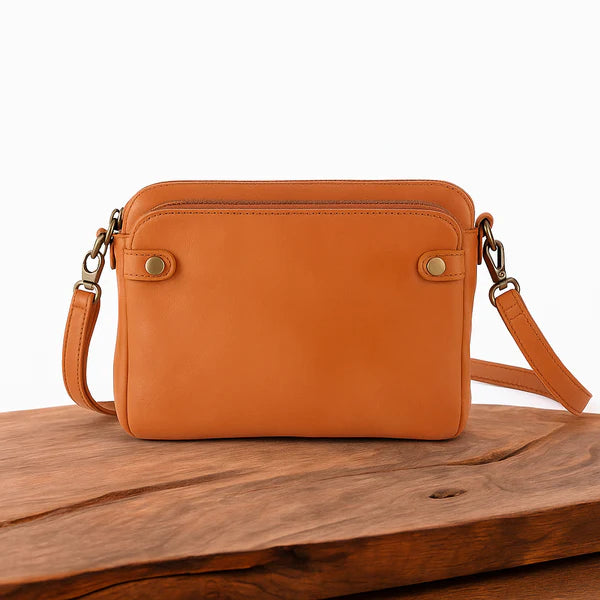 Elvy – Kompakt crossbody med dubbla fack