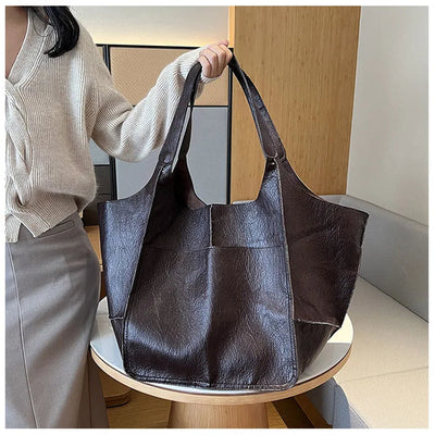 Catrin – Toteväska med generös form